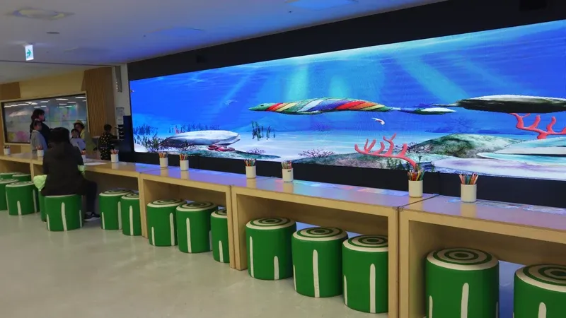 인터랙티브 멀티 터치 미디어 월 및 3D 스케치 체험 미디어 숲