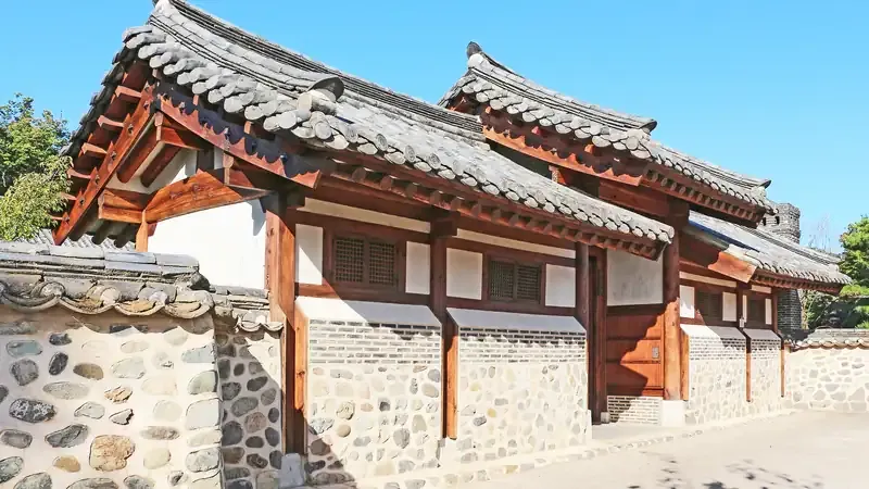 부용대 절벽과 낙동강 모래사장 숲 쉼터