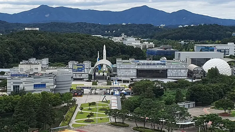 우성이산 자락에 자리잡은 국립중앙과학관 자연 숲 쉼터 전경