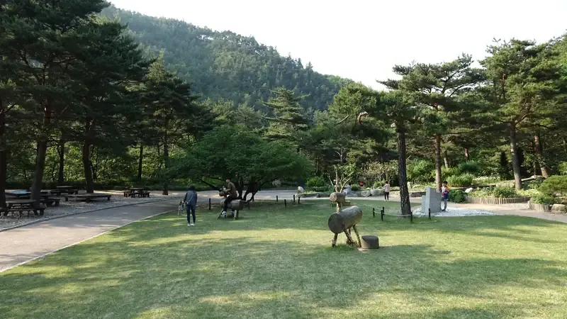 수목원 진입 데크로 및 쾌적한 방문객 편의 진입 광장