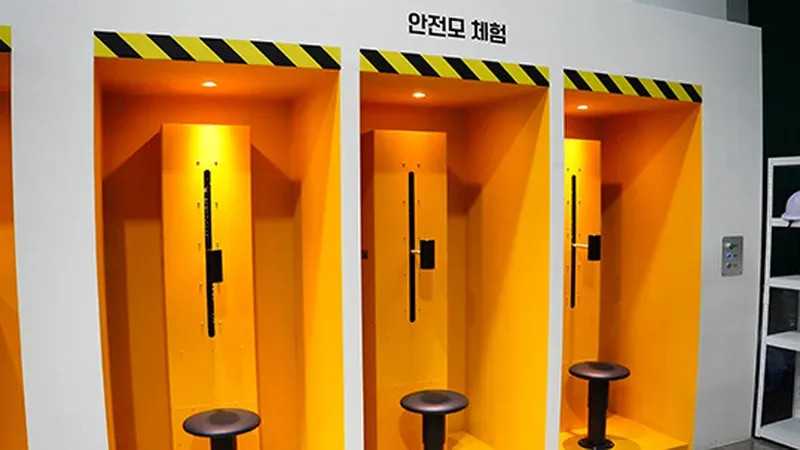 교육원 진입로 및 쾌적한 1층 중앙 로비 안내홀