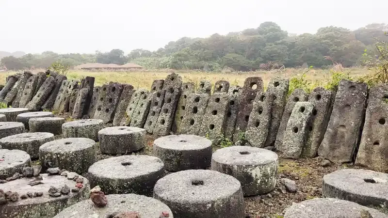 돌문화공원 진입광장 및 평탄 무장애 유모차 보행로
